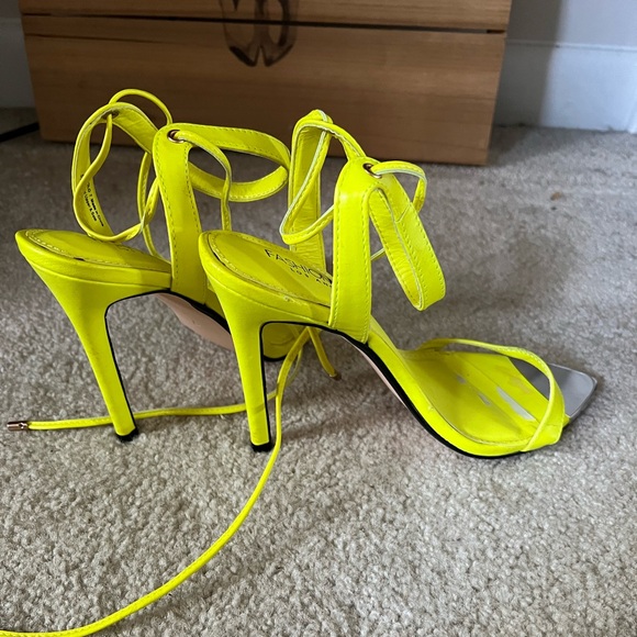 Fashion nova heels, size 7 - Picture 2 of 4